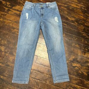 Chicos Platinum distressed boyfriend size 2 stretchy jeans
